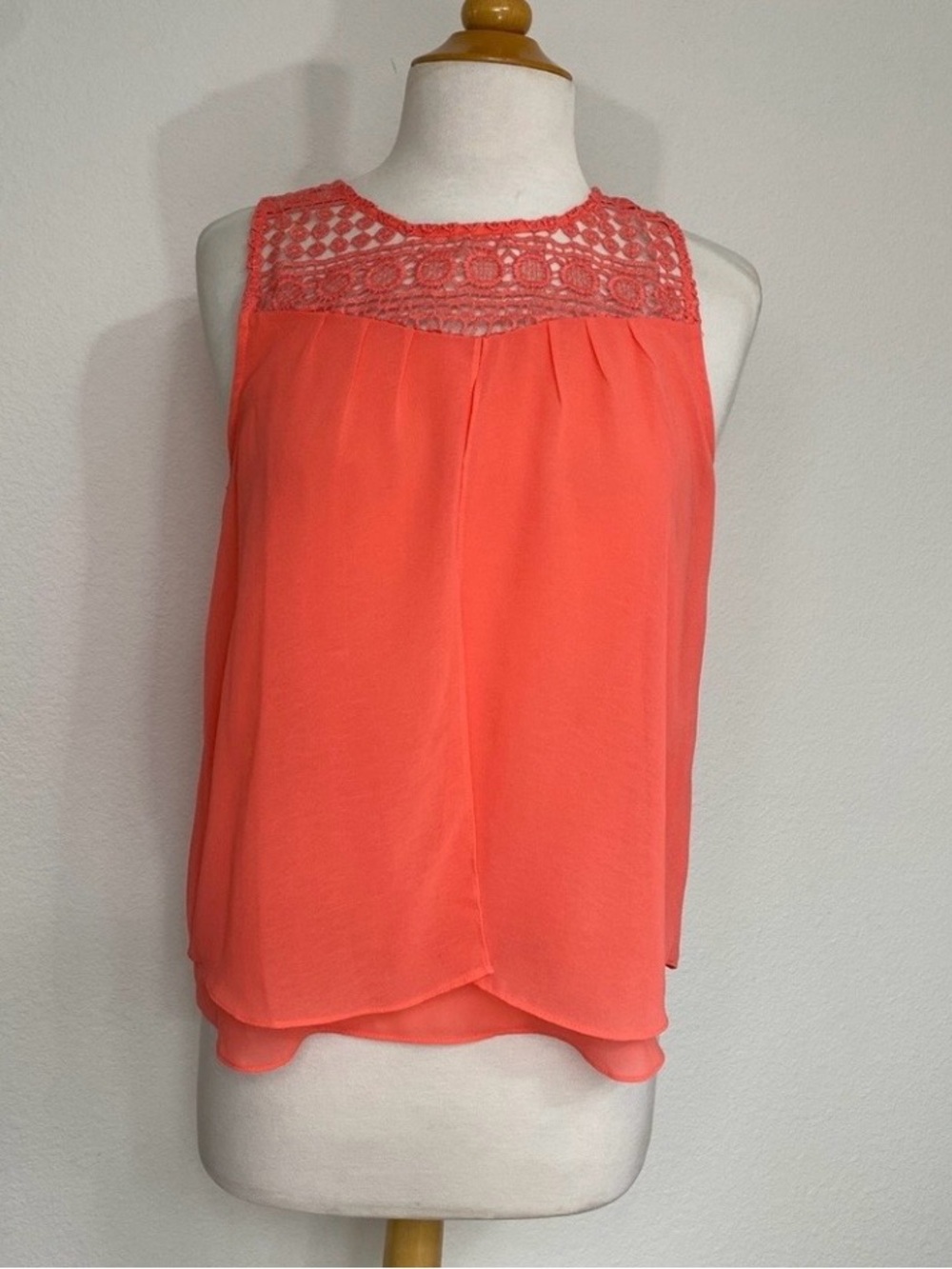 3/$25 Mine Juniors Coral Crochet Layered Sleeveless Blouse Coastal Size Small